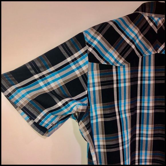 TheNorthFace🍃🍂 Black Blue and Grey flannel with 2 pockets, snaps, like new - Picture 12 of 16